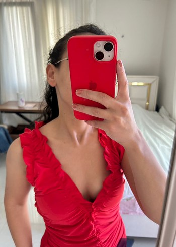 Kırmızı Elbise - Görsel 3