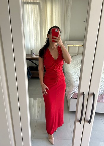 Kırmızı Elbise - Görsel 2