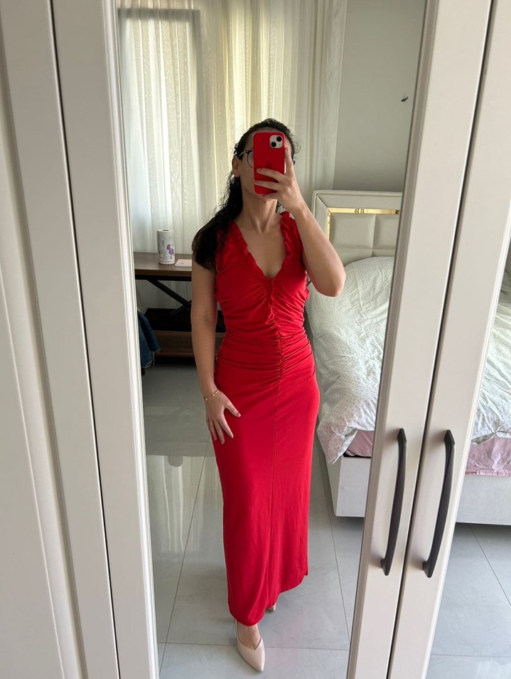 Kırmızı Elbise - Görsel 2