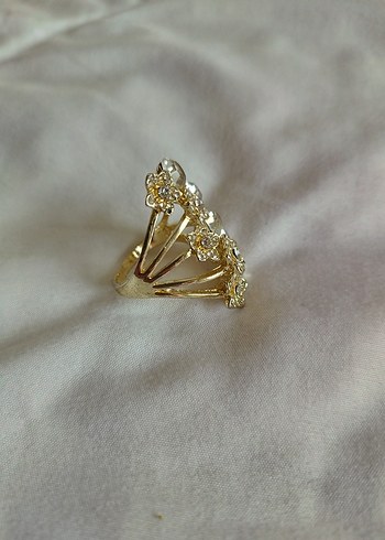 Altın Renkli Çiçekli Payetli Kadın Yüzük - Görsel 2