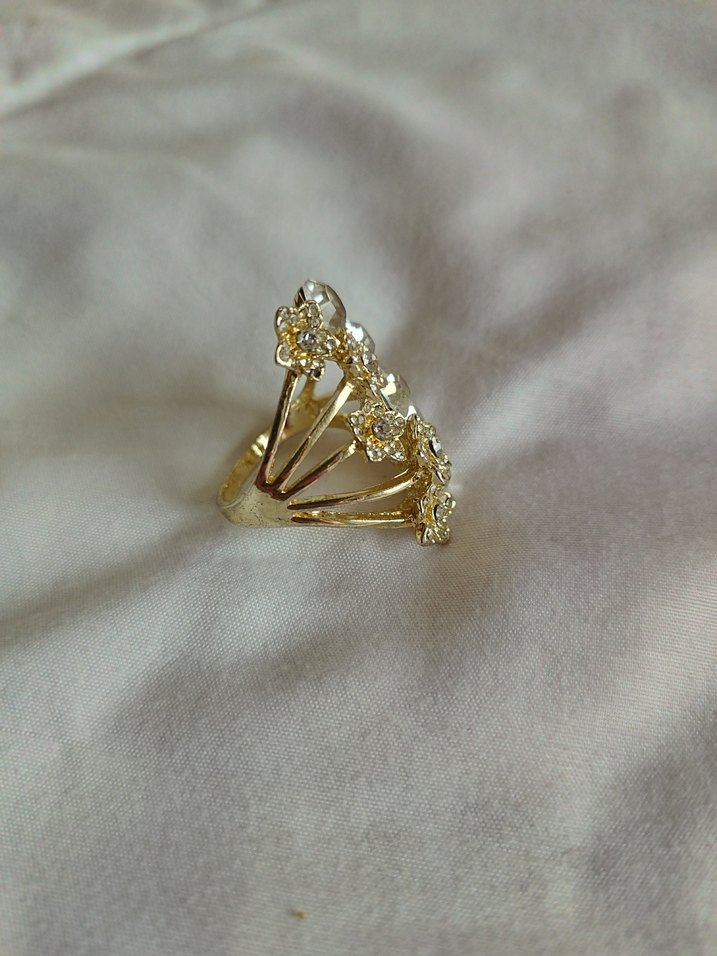 Altın Renkli Çiçekli Payetli Kadın Yüzük - Görsel 2