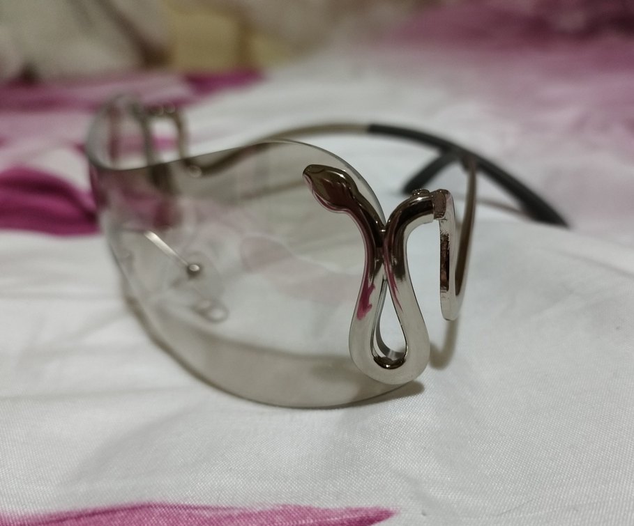 Şeffaf Gri Kadın Gözlüğü - Görsel 2