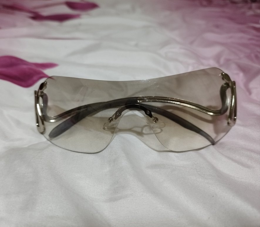 Şeffaf Gri Kadın Gözlüğü - Görsel 3