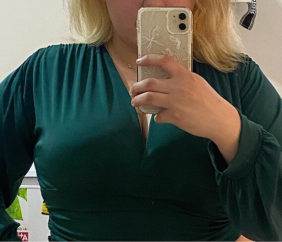 Saten yeşil crop