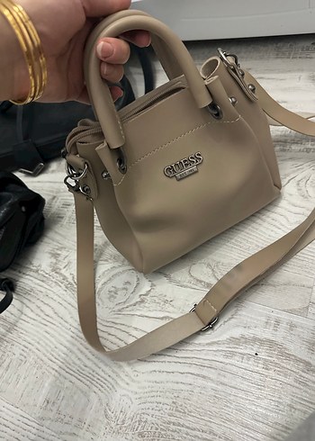 Guess Bej Deri Fermuarlı Kadın Çanta