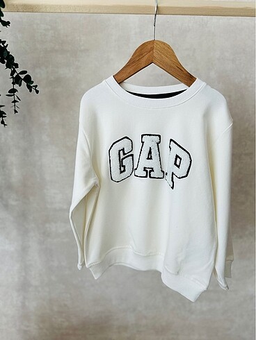 GAP Sweatshirt