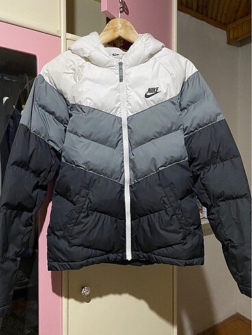 nike mont