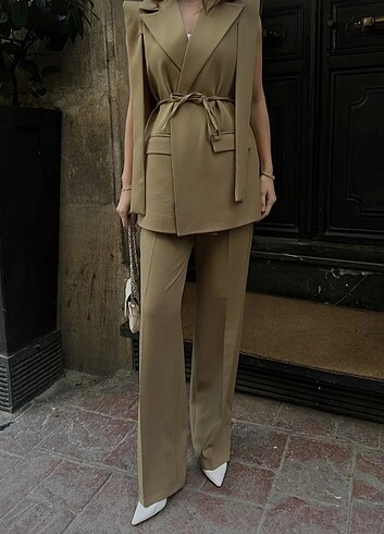 KUŞAKLI BLAZER YELEKLİ TAKIM