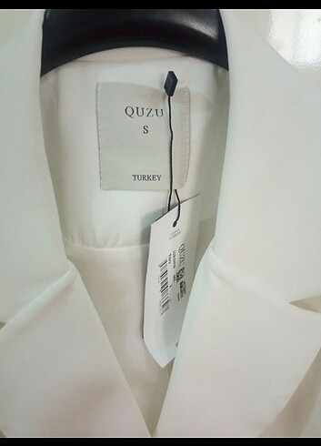Quzu Quze beyaz crop ceket
