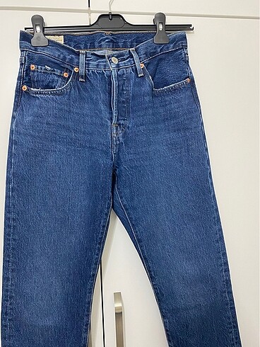Levis 501 crop jean