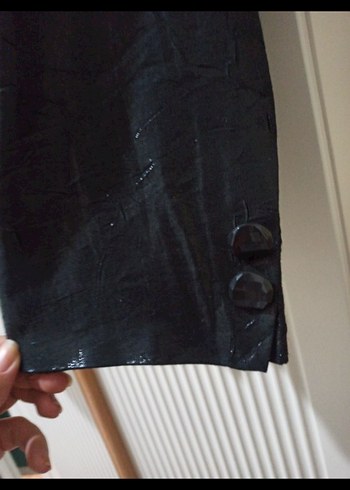 Düğmeli Siyah Deri görünümlü kumaş parlak şık içli dışlı takım. - Görsel 4