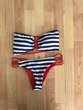Çizgili bikini