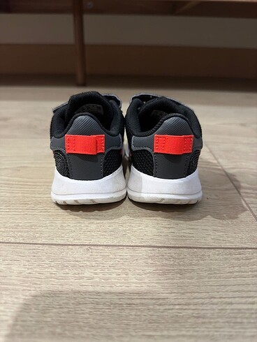 21 Beden 21 numara Adidas erkek çocuk spor ayakkabısı