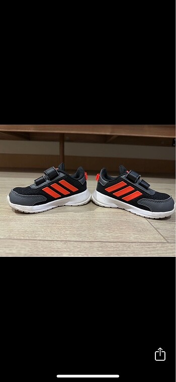 21 numara Adidas ayakkabı