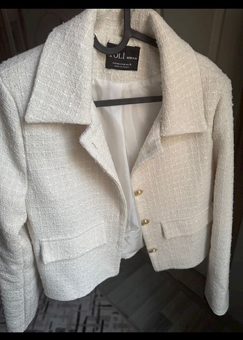 Düğmeli Beyaz Kısa Kadın Blazer Ceket