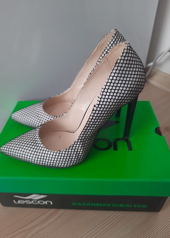 Koton Yılan Desenli Beyaz Stiletto Kadın Ayakkabı