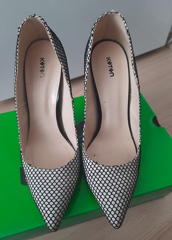 Yılan Desenli Beyaz Stiletto Kadın Ayakkabı