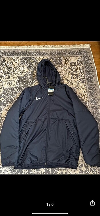 Nike mont