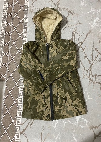 Kapüşonlu Kamuflaj Desenli Erkek Çocuk Mont - Görsel 3