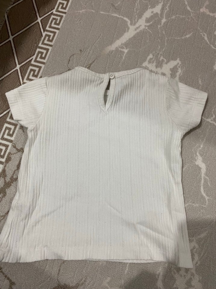 Kız Çocuk Beyaz Pliseli Kısa Kollu Tişört - Görsel 4