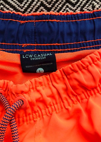 LCWaikiki Turuncu Baskılı Erkek Mini Şort Mayo - Görsel 3