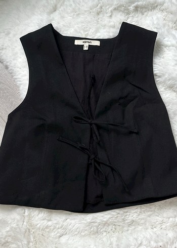 Koton Önden Bağlamalı Fiyonklu V Yaka Siyah Mini Yelek - Görsel 5