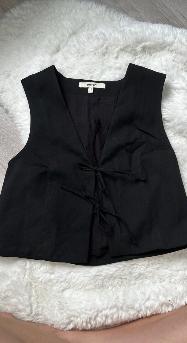 Koton Önden Bağlamalı Fiyonklu V Yaka Siyah Mini Yelek - Görsel 5