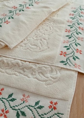 Beden beyaz Renk SARRA İŞLEMELİ ÜÇLÜ BANYO PASPAS TAKIMI