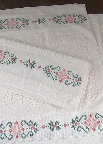 SARRA İŞLEMELİ ÜÇLÜ BANYO PASPAS TAKIMI