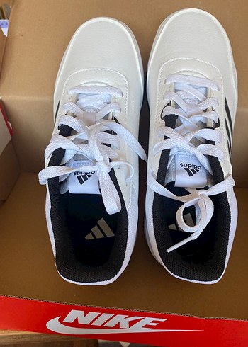 Beyaz Adidas Kadın Spor Ayakkabı