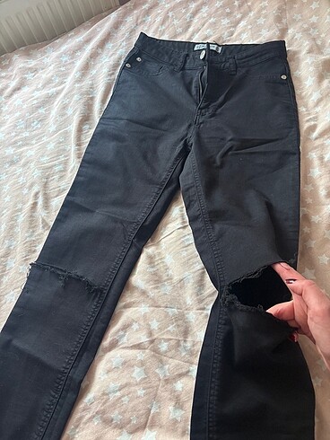 Pull and Bear SİYAH DİZİ YIRTIK DAR PANTOLON
