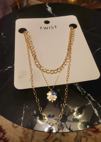 Twist Altın Renk Zincir Detaylı Mini Kolye