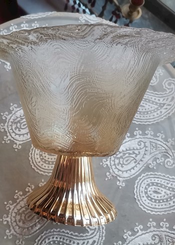 Beden beyaz Renk Parlak sarı ayaklı vazo