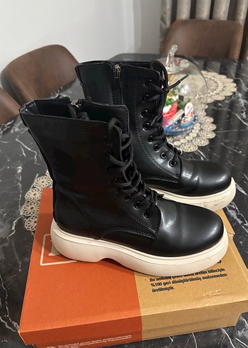 36 Beden Siyah Platform Topuklu Fermuarlı Kadın Bot