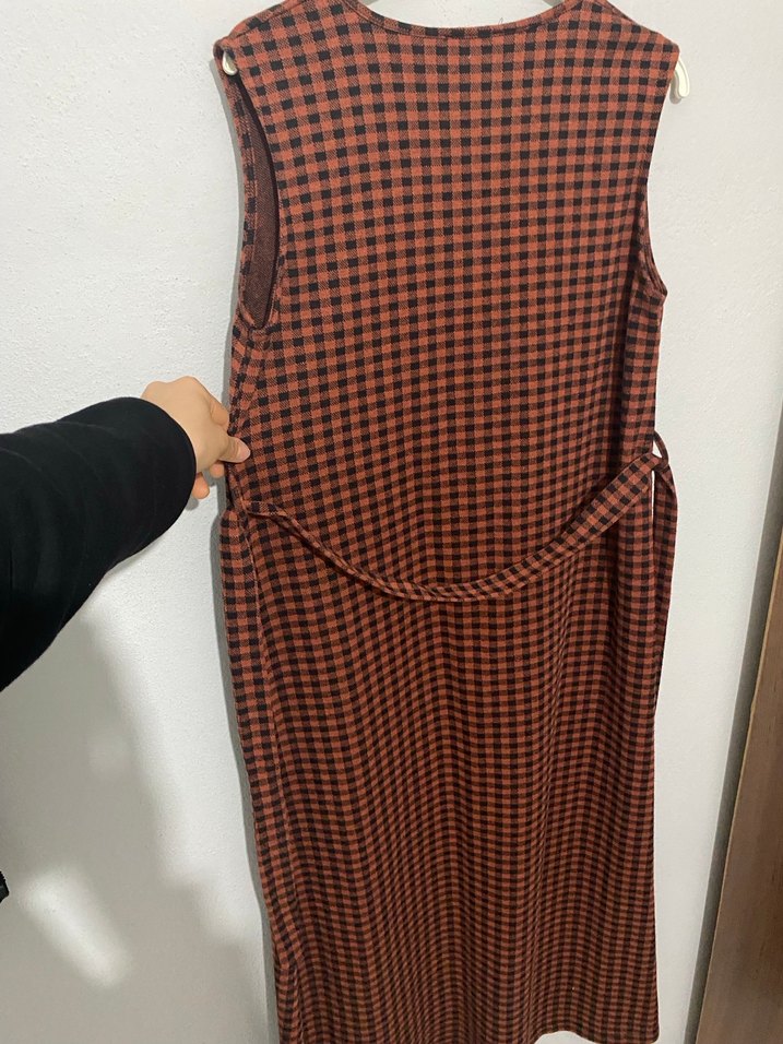 Kahverengi Ekose Desenli Uzun Kolsuz Elbise - Görsel 2