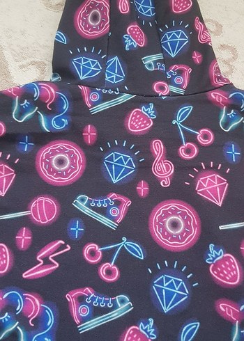 7 Yaş Beden çeşitli Renk Renkli Desenli Kapüşonlu Kız Sweatşört