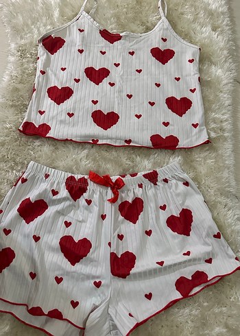 Kırmızı Kalp Desenli Beyaz Mini Pijama Takımı