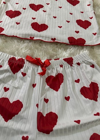 Diğer Kırmızı Kalp Desenli Beyaz Mini Pijama Takımı