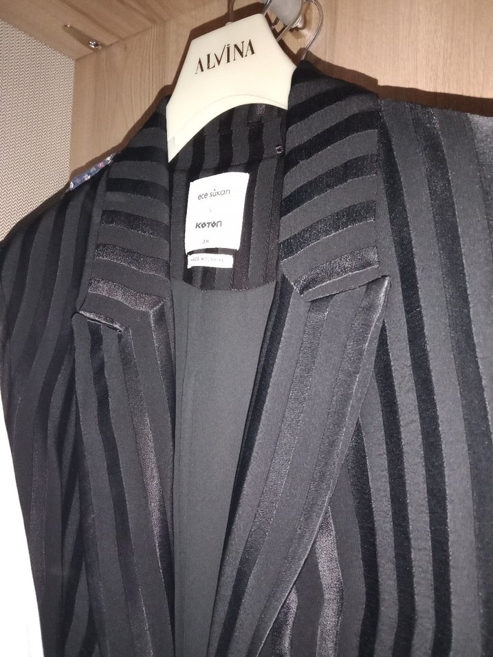 Koton x Ece Sukan Cepli Düğmeli Jakarlı Siyah Kadın Blazer Ceket - Görsel 5