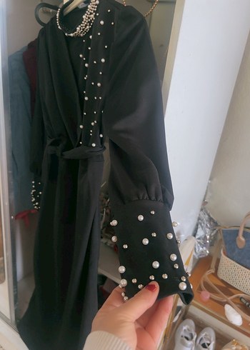 Boncuk İşlemeli Siyah Uzun Kollu Elbise - Görsel 2