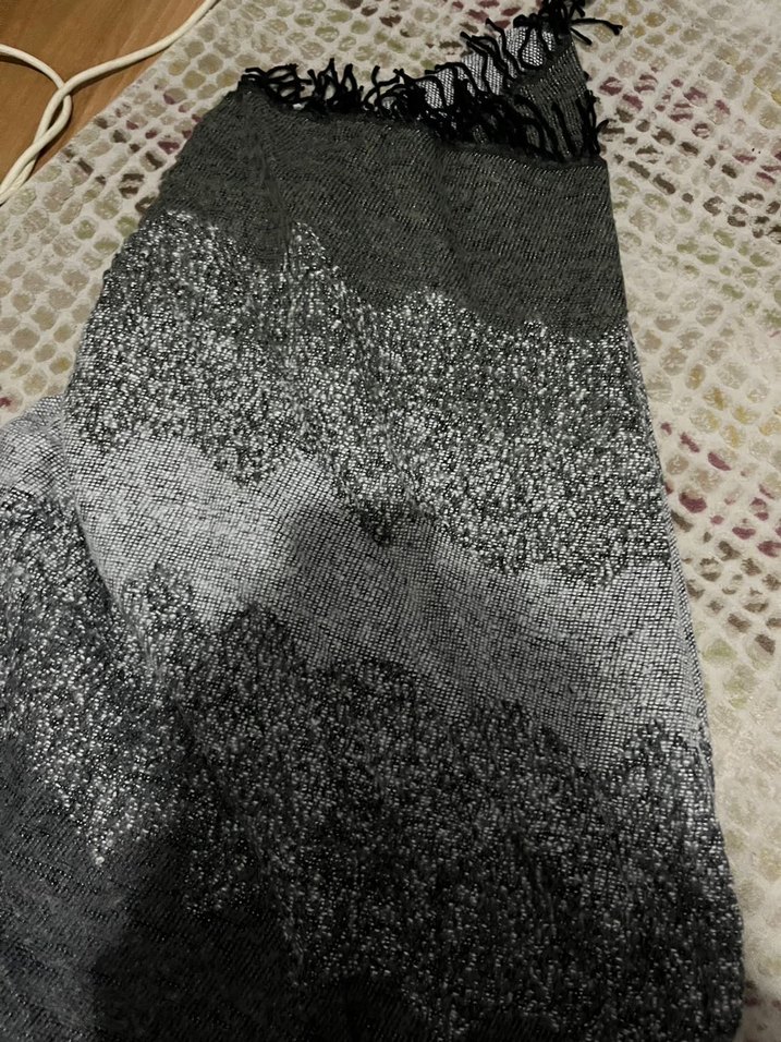 Gri Salaş Kadın Şal - Görsel 4