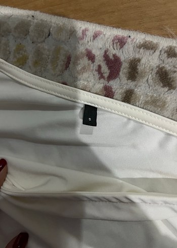 Asimetrik omuz detaylı çıtçıtlı body - Görsel 3