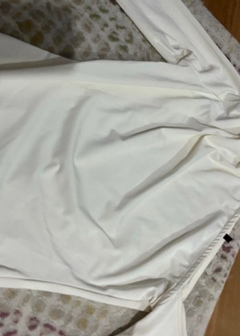 Asimetrik omuz detaylı çıtçıtlı body - Görsel 5