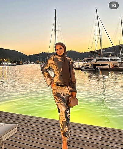 Armine Sehrimoda butik elyo tesettür yandan büzgülü tül elbise