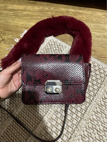 Beden Stradivarius kürklü çanta