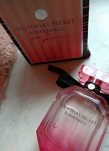 Victoria secret bombshell 