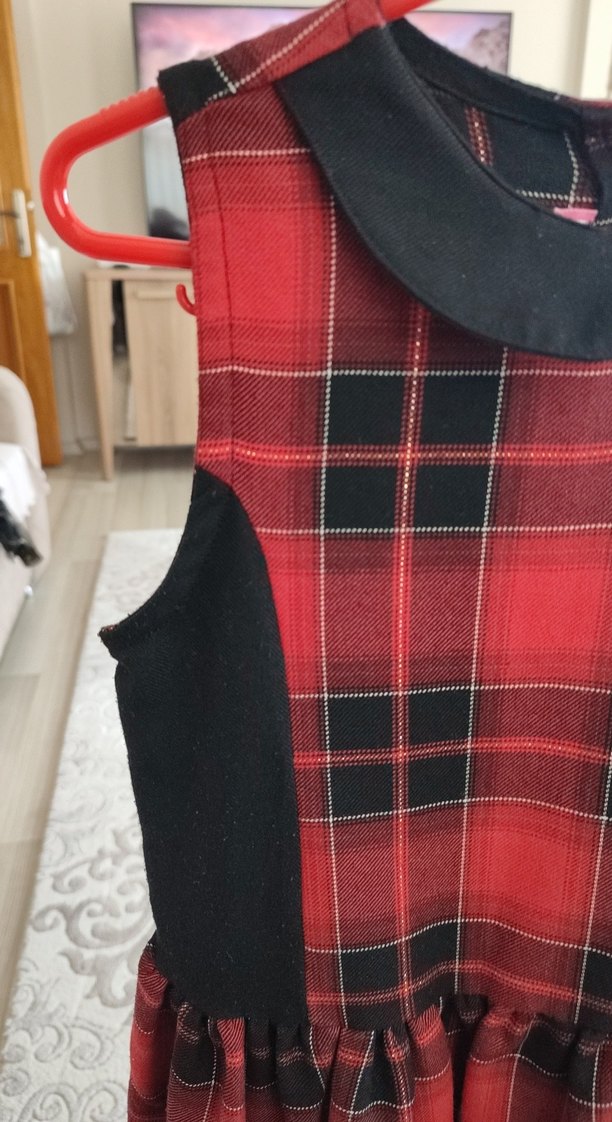 Kız Çocuk Kırmızı Kareli Yaka Detaylı Elbise - Görsel 2