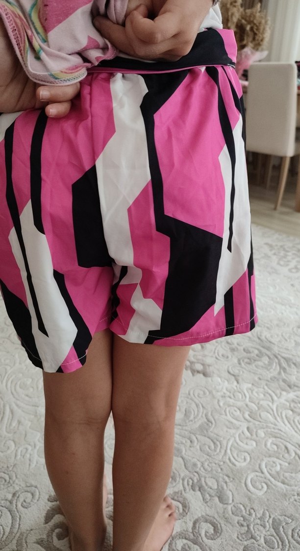 Pembe Zebra Desenli Fırfırlı Mini Şort - Görsel 5