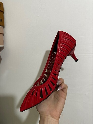 37 Beden Mini topuklu kırmızı sandalet