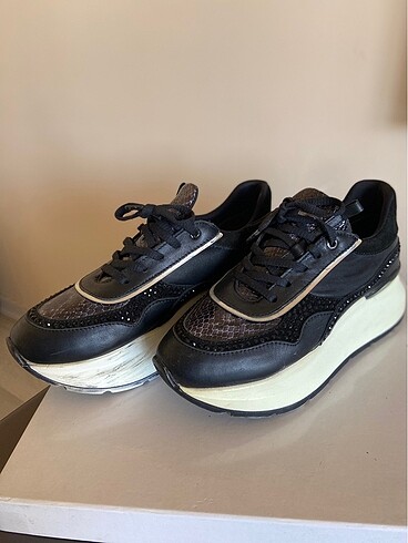 38 Beden Nine west deri sneaker ayakkabı